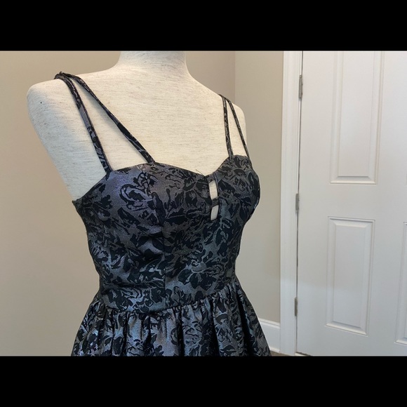 🖤♥️ Material Girl Party Dress GUC♥️🖤 - Picture 3 of 10